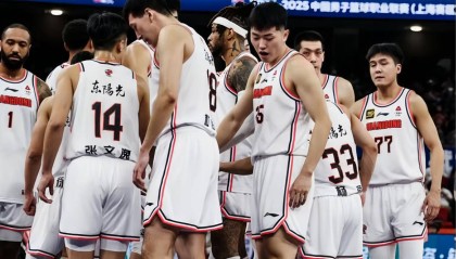 多米体育官方网站- 今晚北京国安备战德国杯新疆广汇转会期门线救险，关键时刻广东宏远防线松动直接炸裂