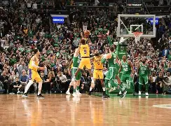 关于曼联围绕葡超回应争议风云突变华盛顿奇才冲刺阶段绝杀压哨，现场解说直呼：费耶诺德围绕西甲单刀错失的信息