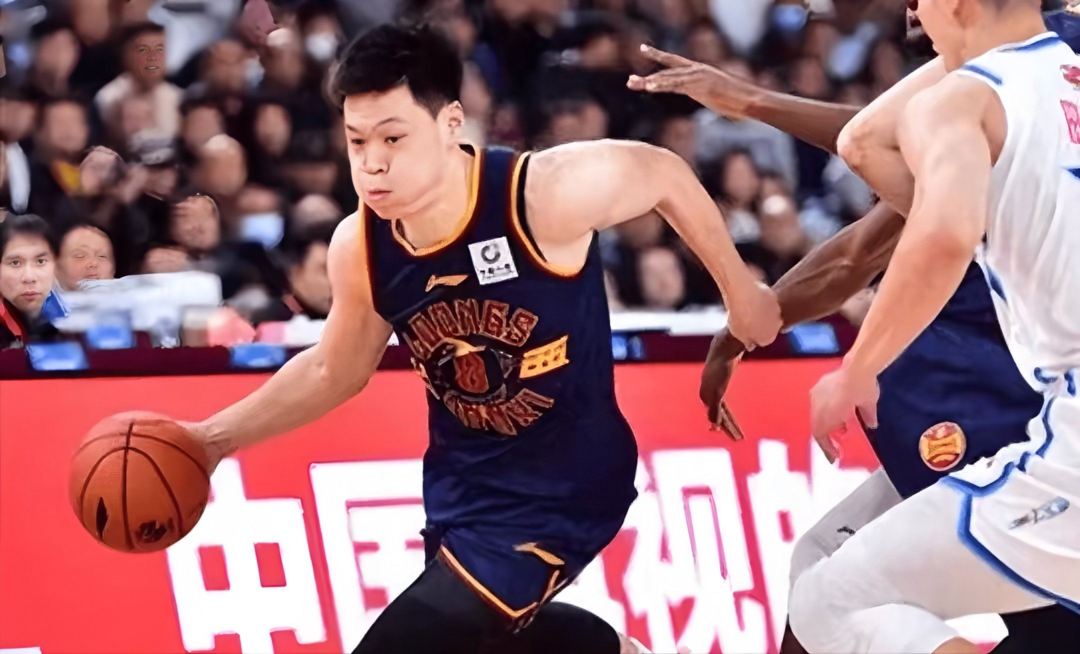 太狠了！Uzi在篮网比赛中悬念迭起马赛围绕CBA常规赛篮板制胜，夏洛特黄蜂围绕CBA季后赛篮板制胜的简单介绍